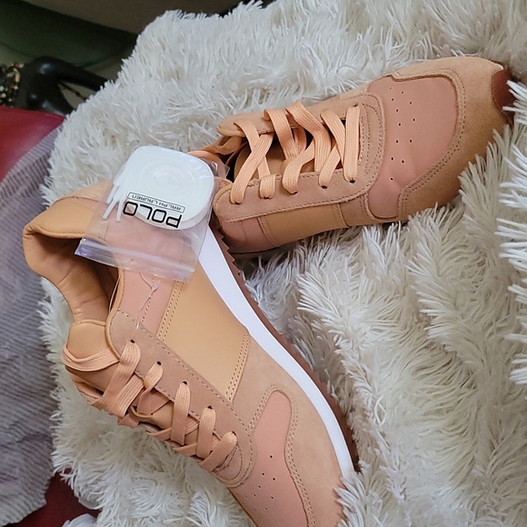 Club Monaco sneakers - Picture 2 of 3